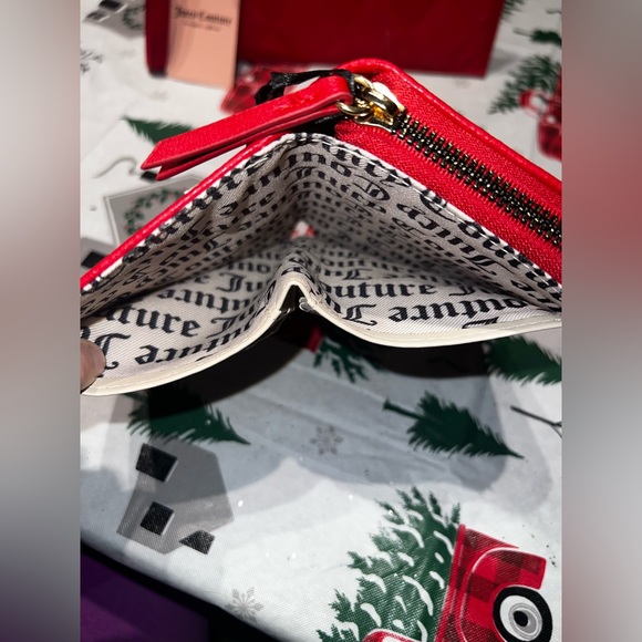 NWT 2 PC Juicy Couture Wristlet and Wallet Set - Picture 5 of 9